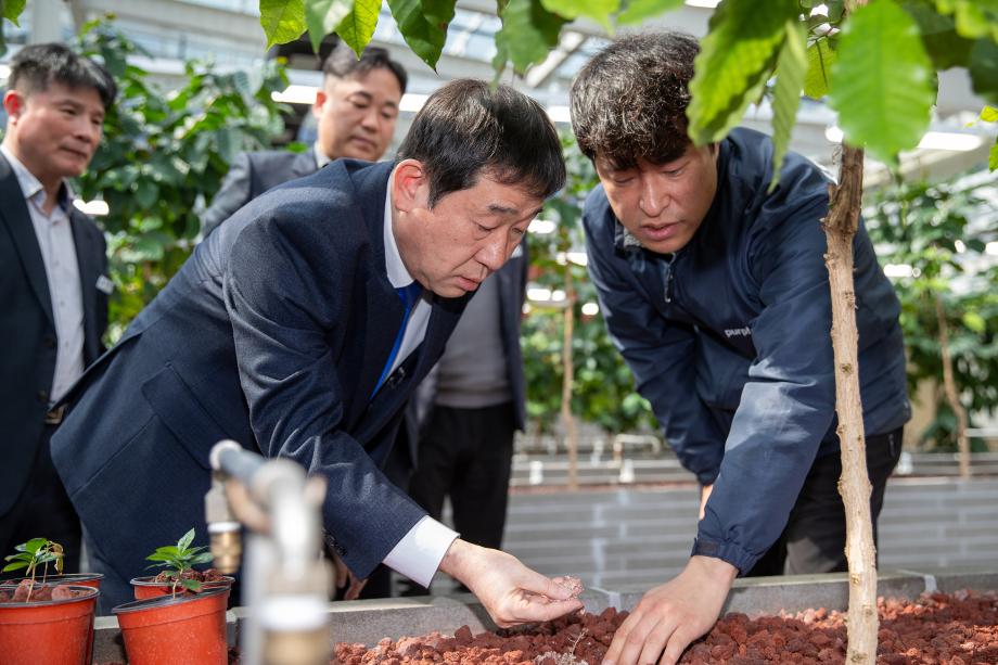 이재영 증평군수, ㈜퍼플랜드 찾아 기업친화 소통행보 첫걸음