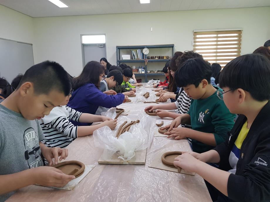 충주 충일교회 삼족기체험모습