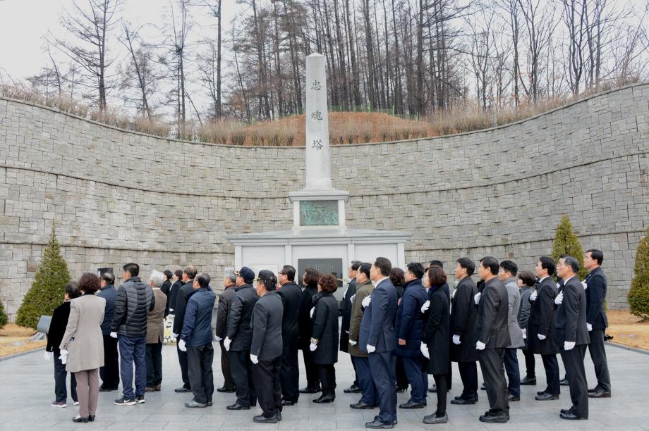 홍성열 증평군수, 제99주년 3・1절 기념 충혼탑 참배