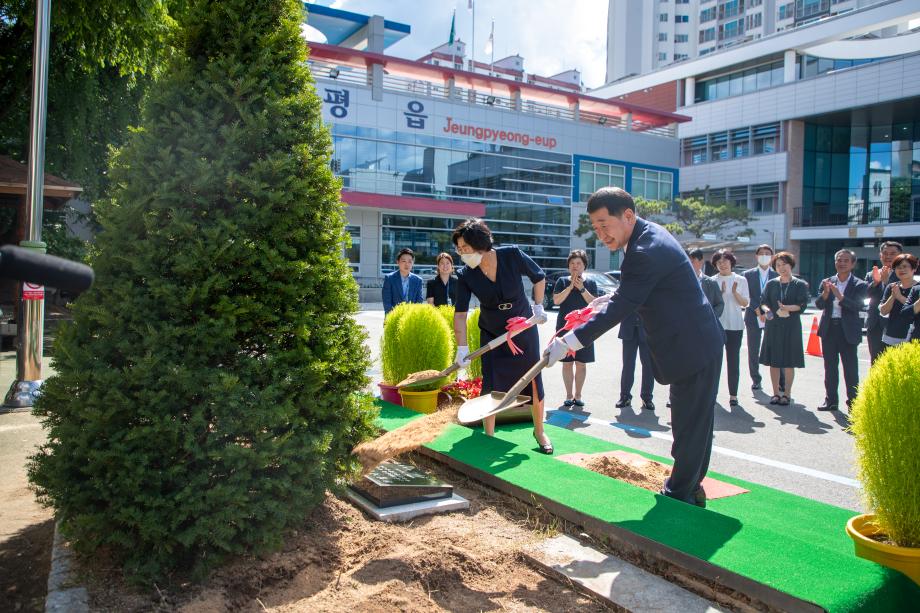 기념식수