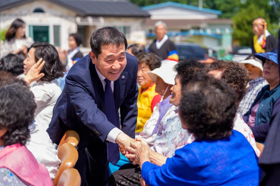 용강3리 노인복지모델 시범사업 현판식