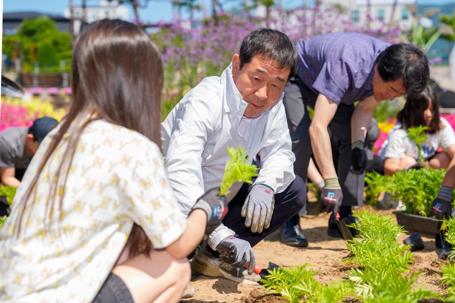 어린이와 함께하는 꽃밭 만들기