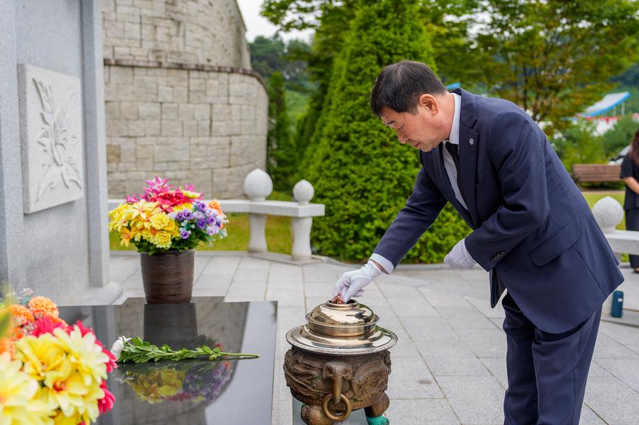 국군의날 충혼탑, 연제근상사 공원 참배