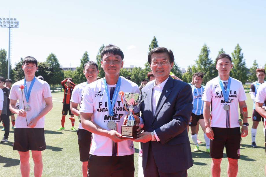 충북 도민체육대회 축구선수단 메달 수여