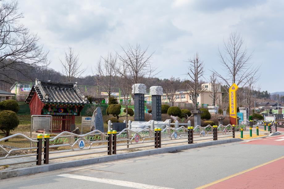 비지정문화재 도안초등학교 앞 비석군