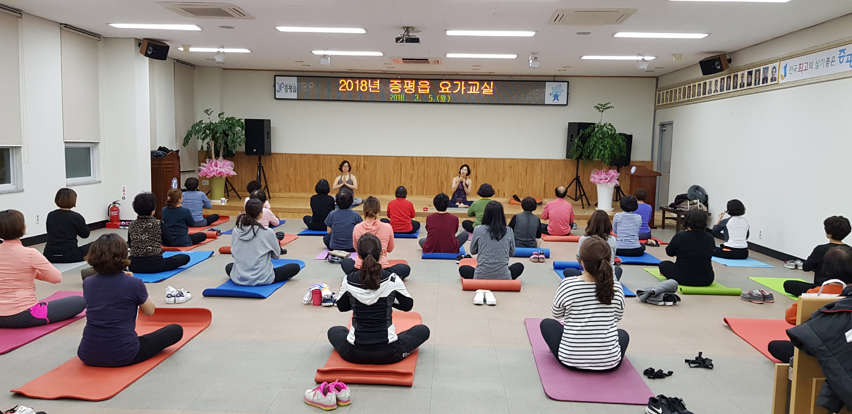 요가로 유연하게, 기타와 하모니카로 음률있게, 노래로 신나게