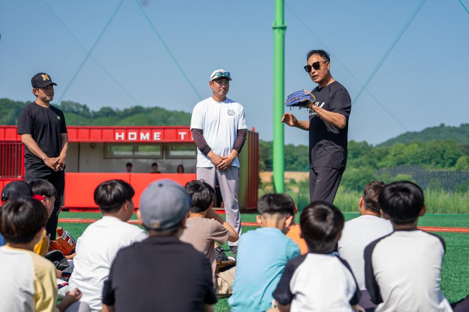 증평군, KBO 레전드 투수 송진우 리틀야구 일일멘토로 초청