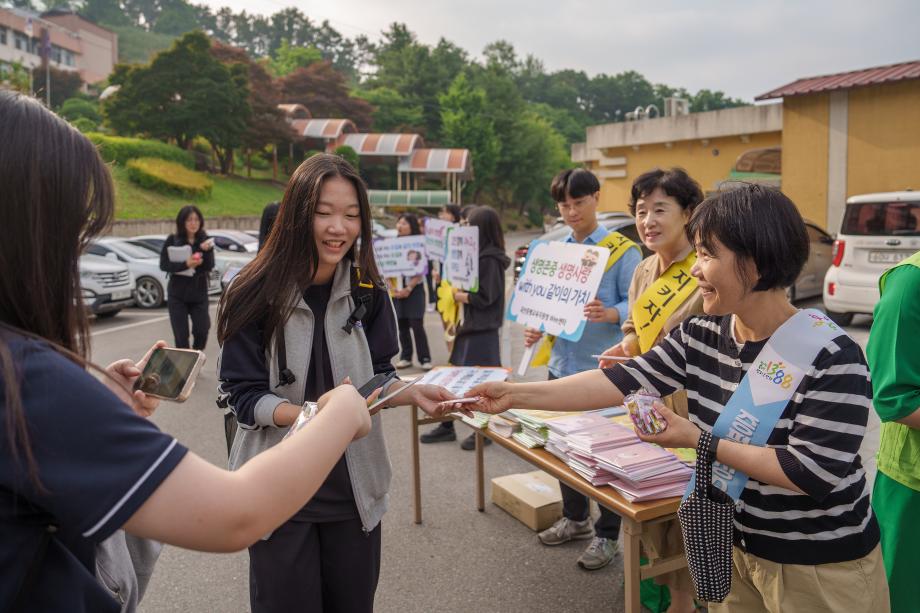 증평군청소년상담복지센터, ‘1388청소년지원단과 함께하는 등굣길 캠페인’ 실시