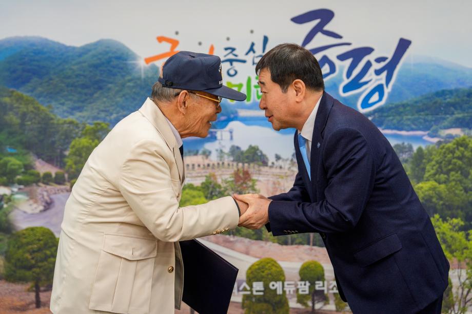 증평군, 6.25참전유공자 연장희 수훈자 화랑무공훈장 전수